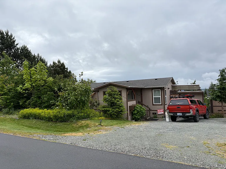 1004 Circle Dr — Photo 1