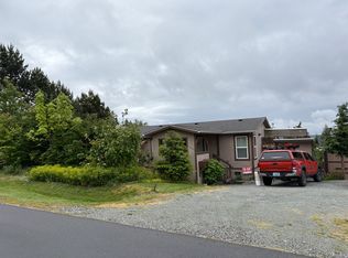 1004 Circle Dr, Camano Island, WA 98282