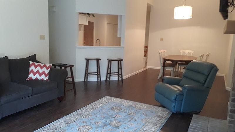 1st image of 7150 Valley Trl