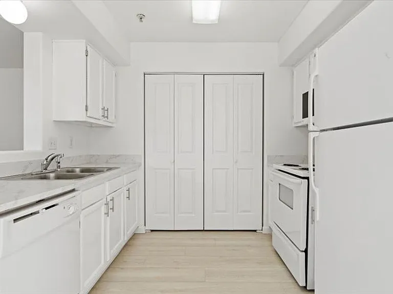6405D Chapel Hill Blvd #D202 — Photo 8