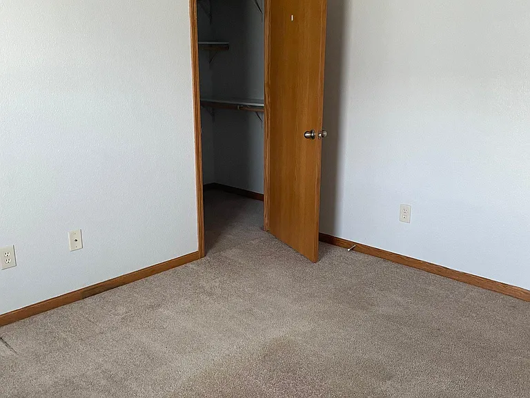 1713 Clover Dr — Photo 5