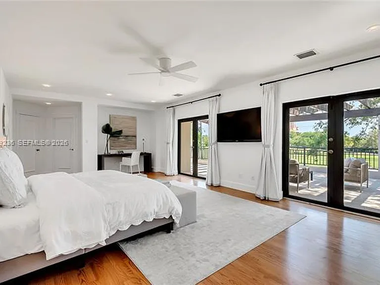 3425 Alhambra Cir — Photo 40