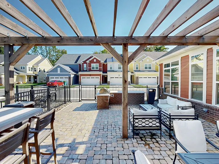 Bull Run Townhomes — Photo 11
