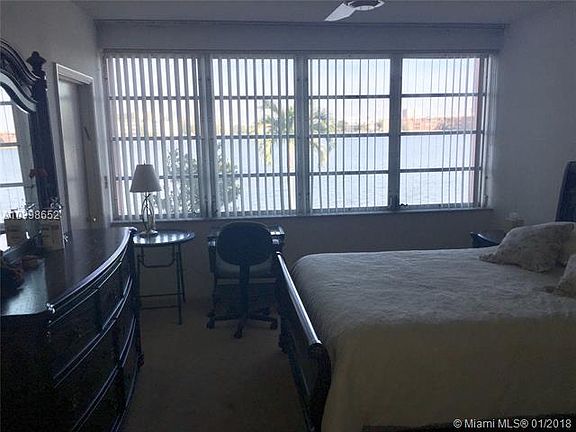 5th image of 18555 NE 14th Ave APT 519