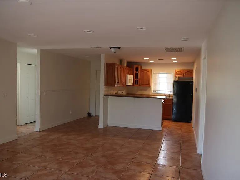 320 Harry Ave S — Photo 6