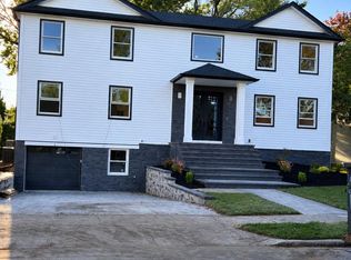 11 Delaware Avenue, Jericho, NY 11753