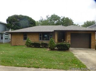 611 E Chestnut St, Mason City, IL