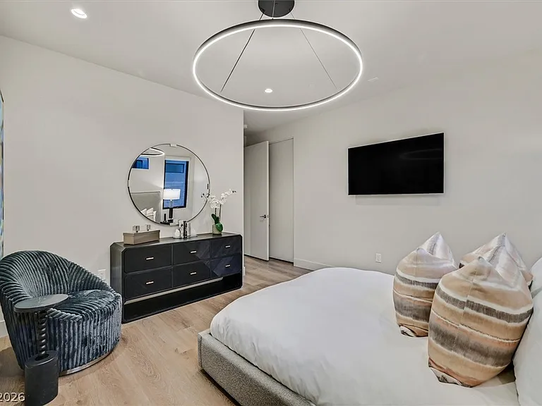807 Magnum Cliff Ct — Photo 32