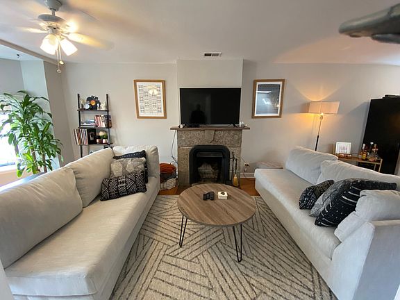 2nd image of 346 W Armitage Ave APT 3