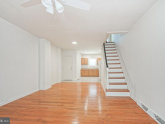 5th image of 1910 S Beechwood St