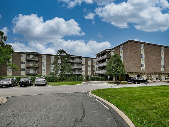 2nd image of 1321 S Finley Rd APT 422