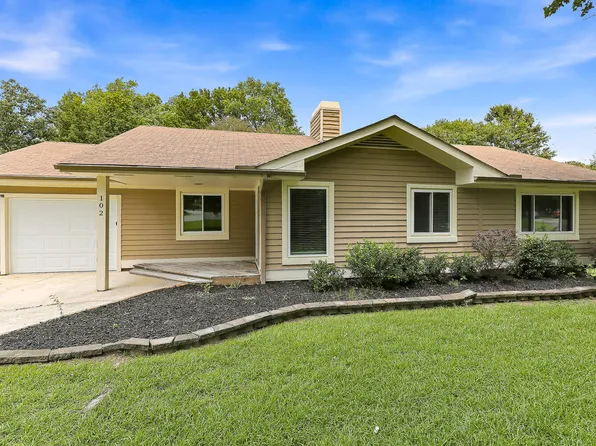 102 Oaklake Ct, Fuquay Varina, NC 27526