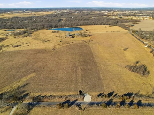 34506 E Stewart Rd, Pleasant Hill, MO 64080