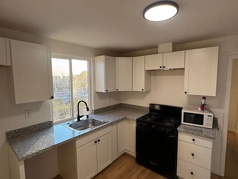 152 Jordan St — Photo 3
