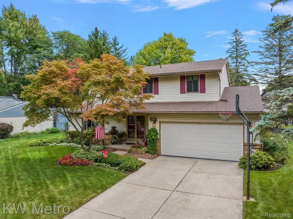 5886 Slate Dr, Troy, MI 48085