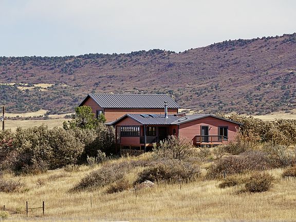 5th image of 594 Arrowhead Dr