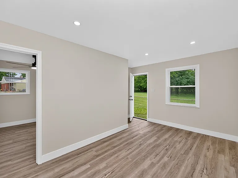 861 W Galbraith Rd — Photo 14