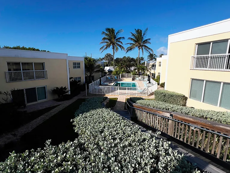 3541 NE Ocean Blvd #15 — Photo 28