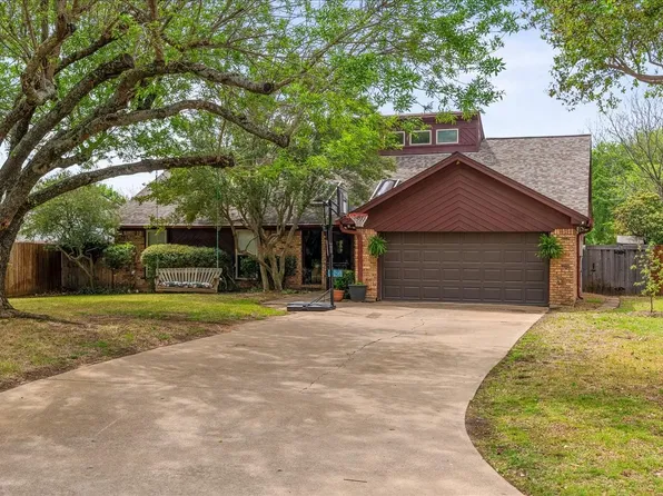 2409 Meadow Crk, Bedford, TX 76021