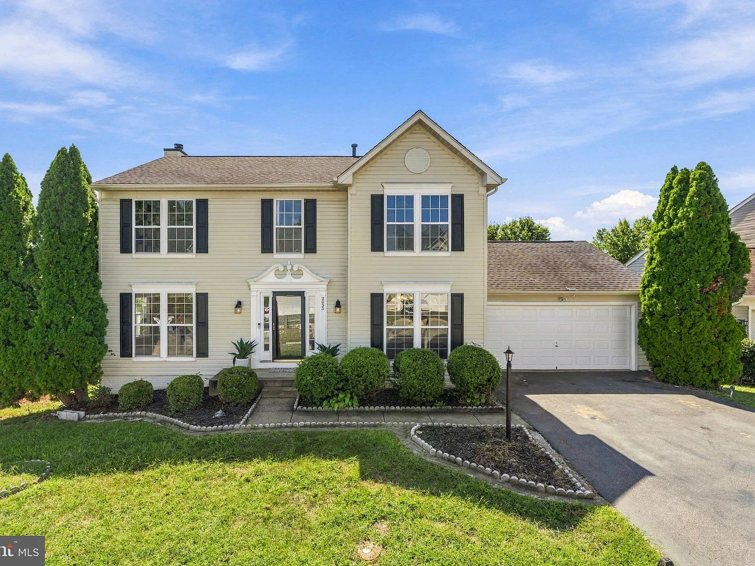 5 bed, 3.5 bath, 3096 sqft, $3,895 — Photo 2
