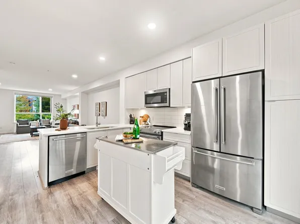 2332 Ranger Ln #3, Pt Coquitlam, BC V3B 0J4