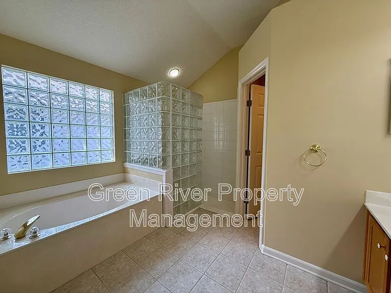 8716 Canopy Oaks Dr — Photo 31
