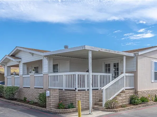 102 Pigeon Ln, Fountain Valley, CA 92708