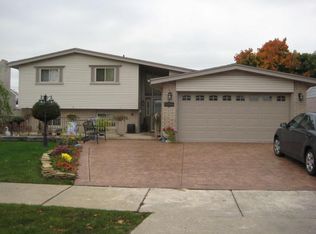 26966 Rochelle St, Dearborn Heights, MI 48127