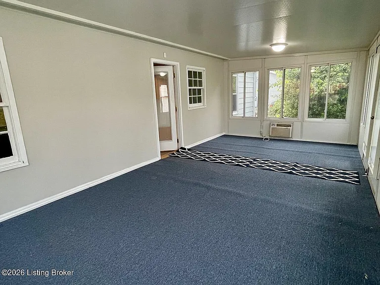 9207 Fenmore Ave — Photo 22
