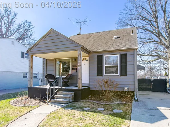 22644 Maxine St, Saint Clair Shores, MI 48080