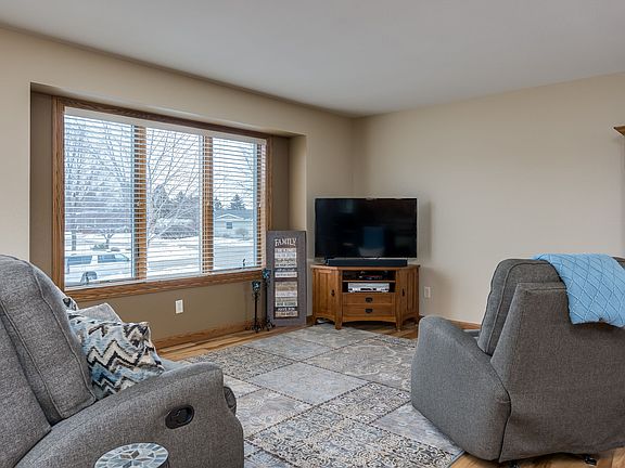 3rd image of 605 Miller Ln