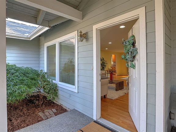2nd image of 10607 NE 17th Street