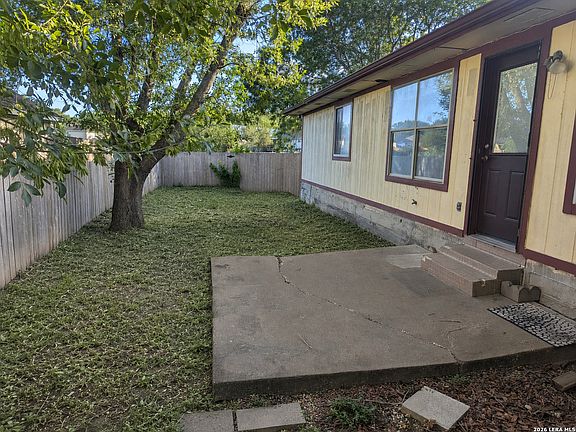 3rd image of 808 LAGO VISTA ST