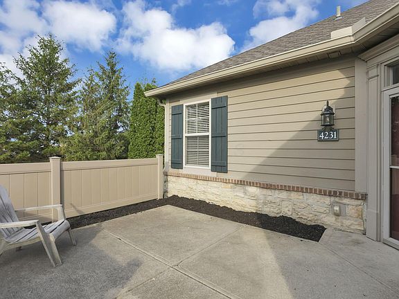 2nd image of 4231 Waterside Pl #7