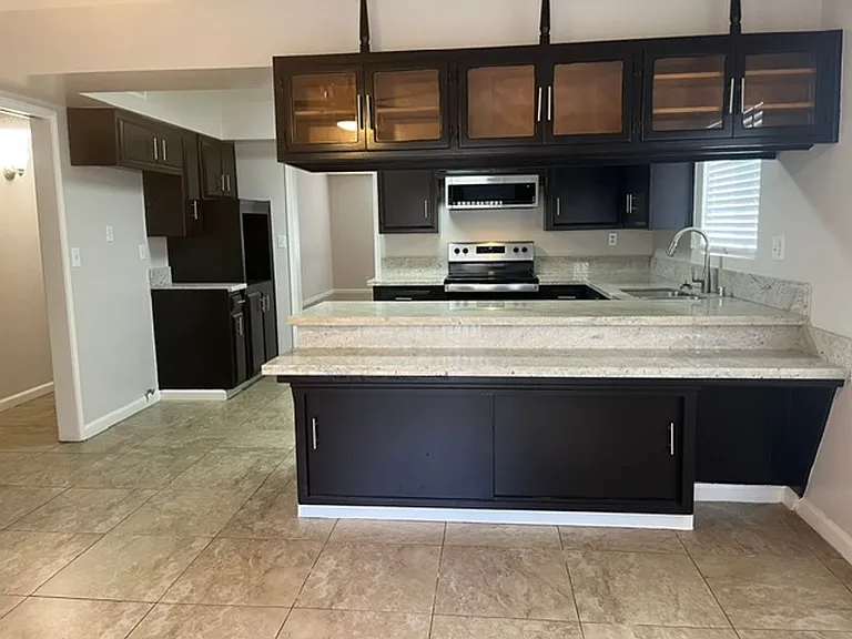 6400 Stockdale Hwy #1-4 — Photo 19