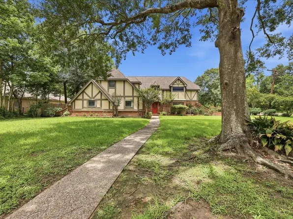 4702 Frost Pl, Orange, TX 77630