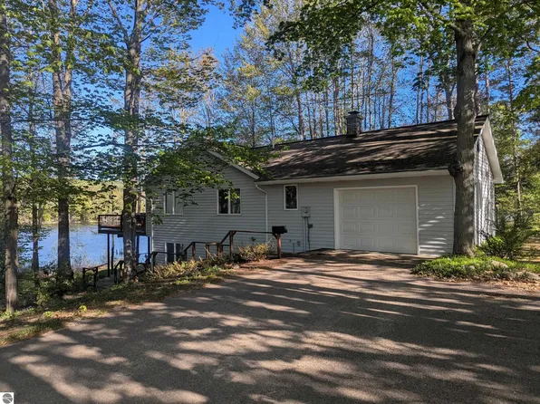 3520 Childs Ln, Central Lake, MI 49622