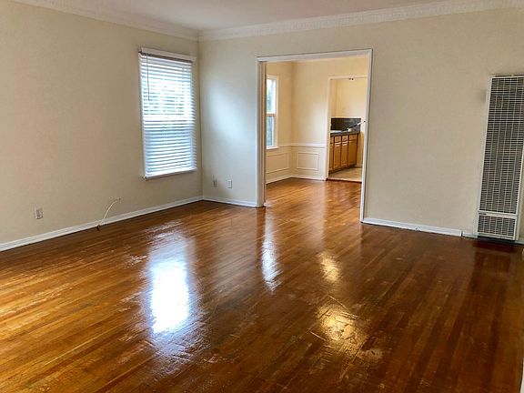 4th image of 348 N San Vicente Blvd
