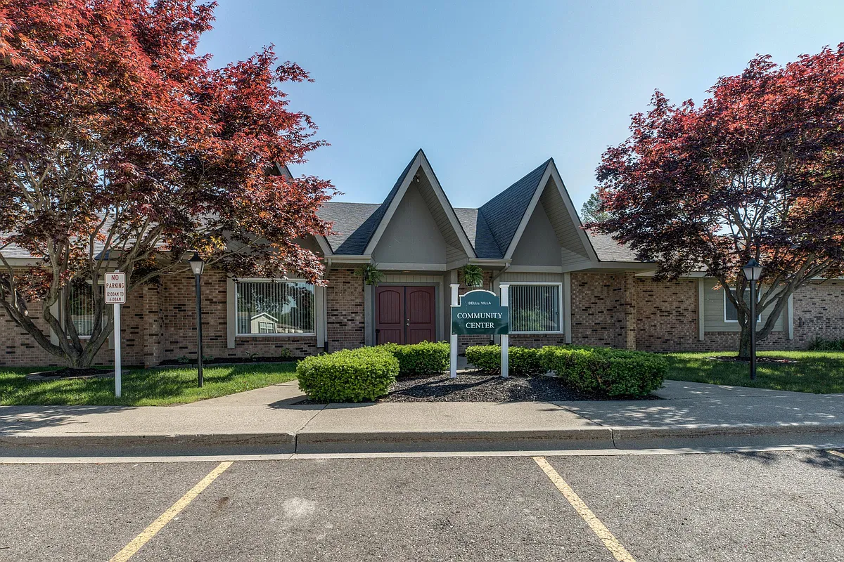 Building Photo - Belle Villa Lake
