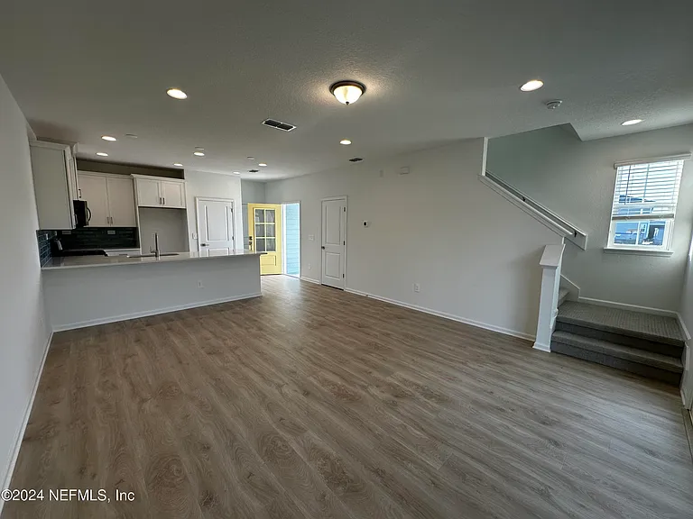 545 Brandon Lakes Dr — Photo 10