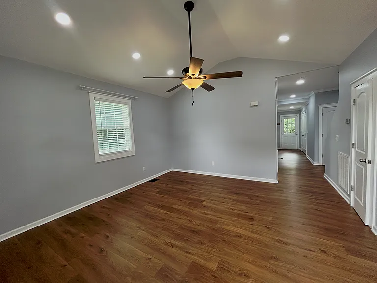 112 Hodgens Dr — Photo 5