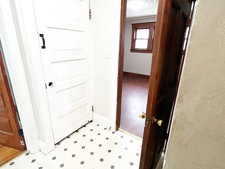 1113 Clark St #2 — Photo 9