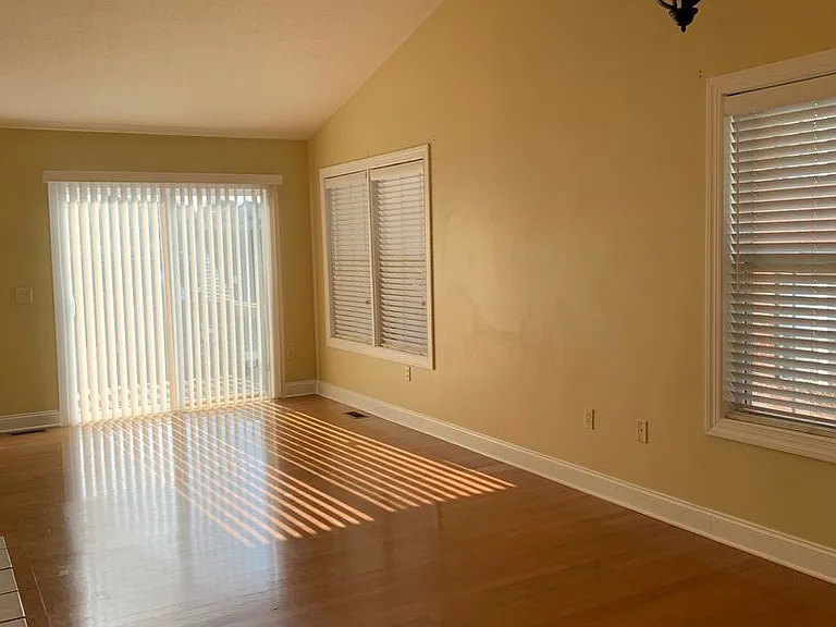 330 Pin Oak Dr — Photo 16