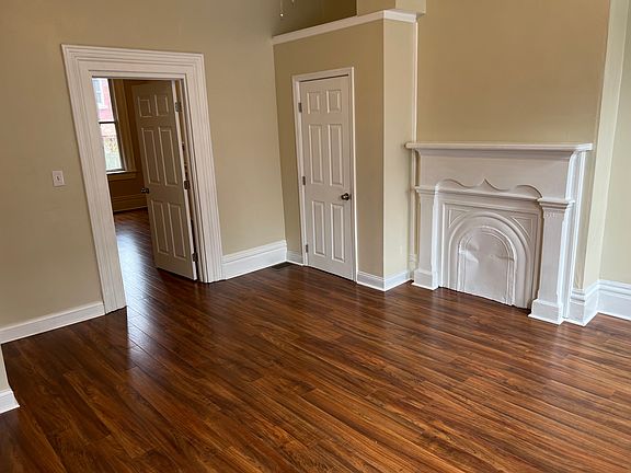 4th image of 1813 Locust St Floor 1