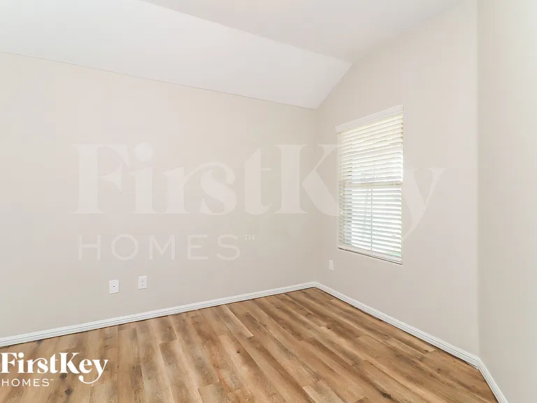 704 Walls Blvd — Photo 10