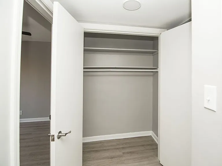 Newly Upgraded Apartments -The Courtyard at Park Hills, Minutes from Downtown — Photo 43