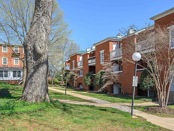 4th image of 804 E Jefferson St APT D