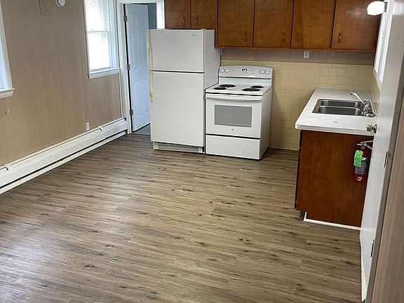 3rd image of 916 N Saginaw St #5