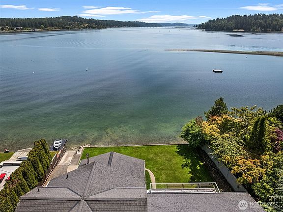 3rd image of 2815 Moorelands Drive NW