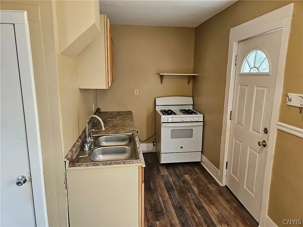 1 bed, 1.0 bath, 1956 sqft, $1,025 — Photo 2